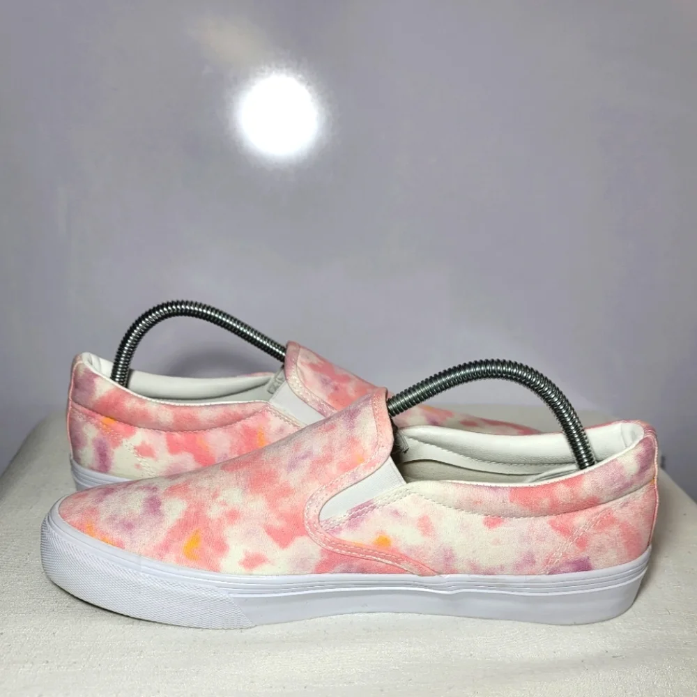 No Boundaries Women Size 10 Twin Gore slip ons.